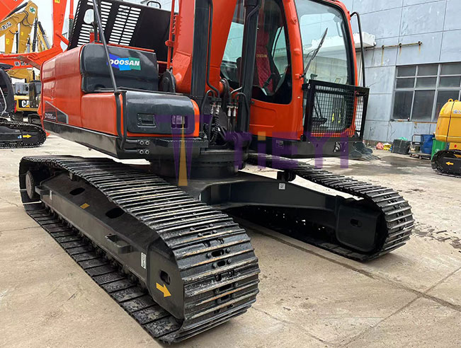 Doosan Excavator DX225LC