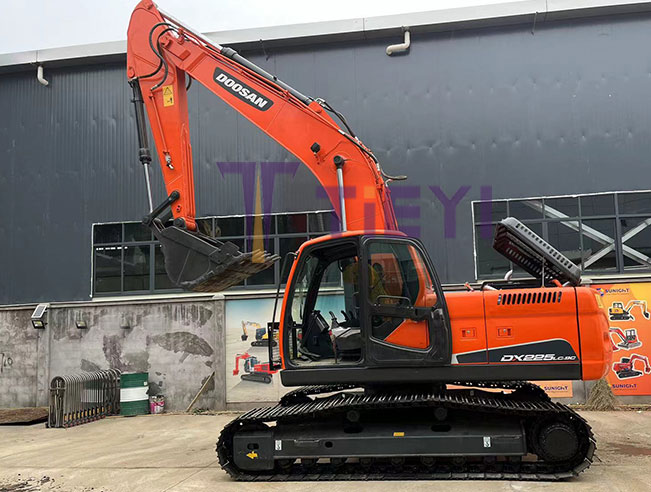 Doosan Excavator DX225LC