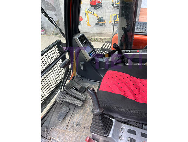 Doosan Excavator DX225LC