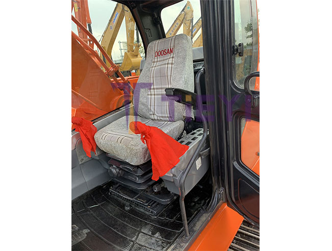 Doosan Excavator DX300LC