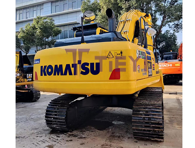 Komatsu Excavator PC200-8