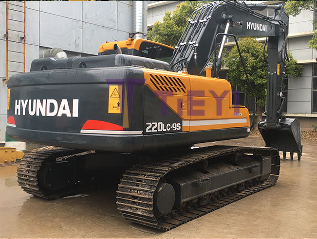 R220LC-9S excavator